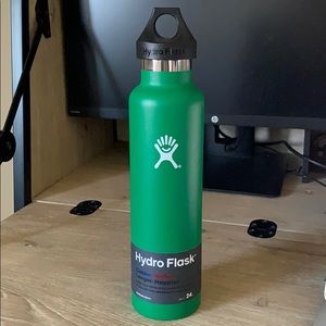 BNWT 24oz Hydro Flask